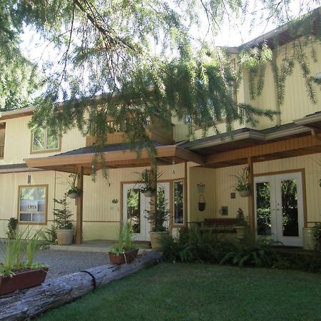 Cedar Wood Lodge Bed & Breakfast Inn Port Alberni Exteriör bild