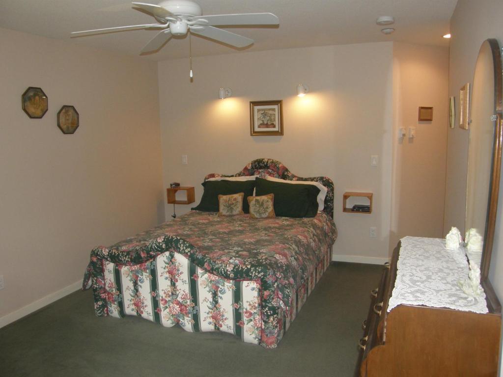 Cedar Wood Lodge Bed & Breakfast Inn Port Alberni Exteriör bild