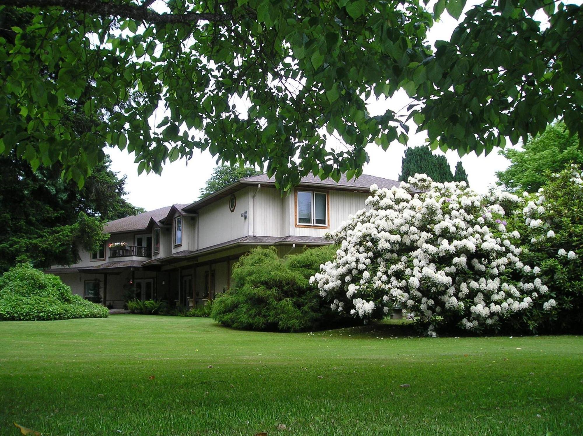Cedar Wood Lodge Bed & Breakfast Inn Port Alberni Exteriör bild