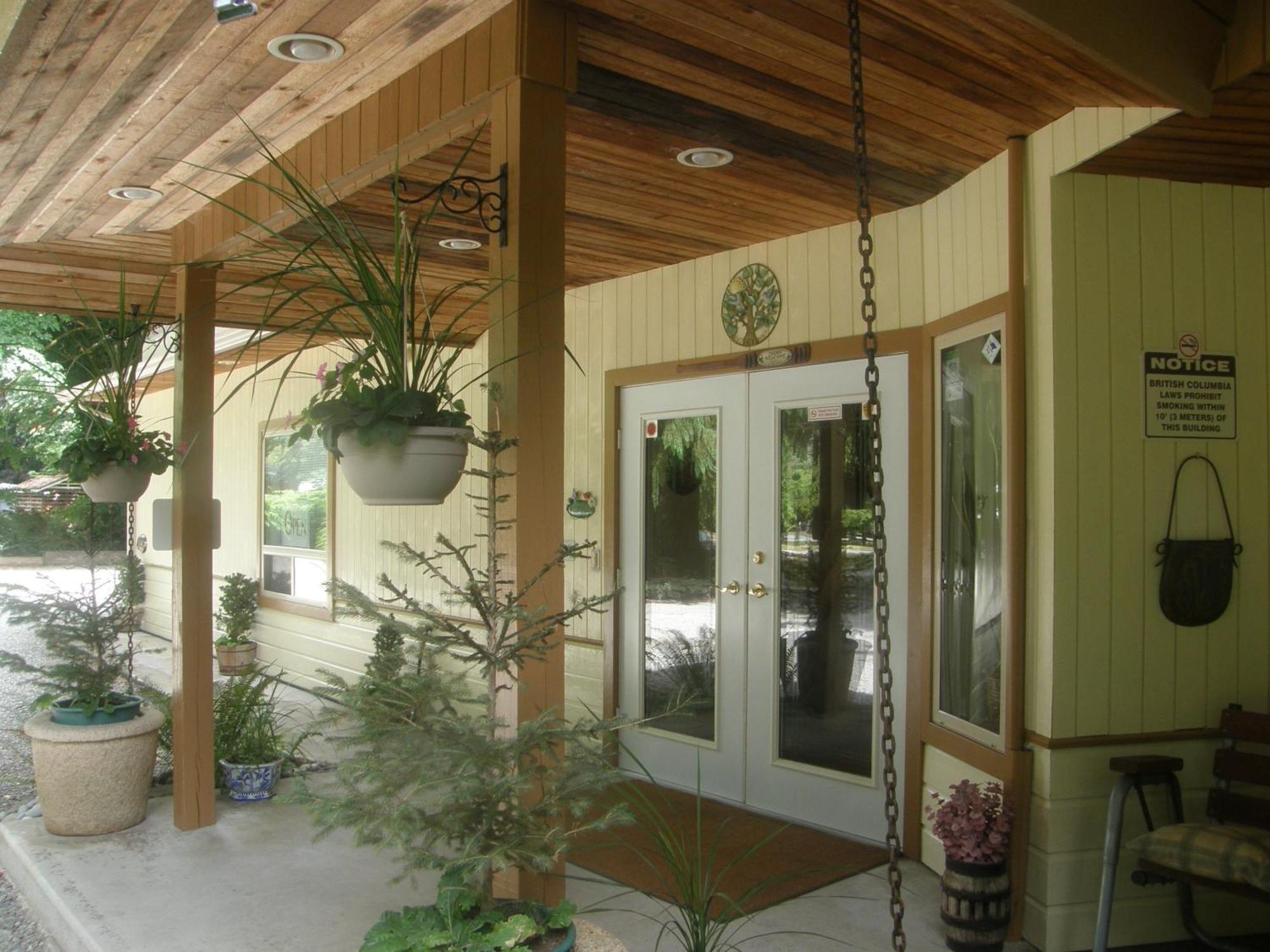 Cedar Wood Lodge Bed & Breakfast Inn Port Alberni Exteriör bild
