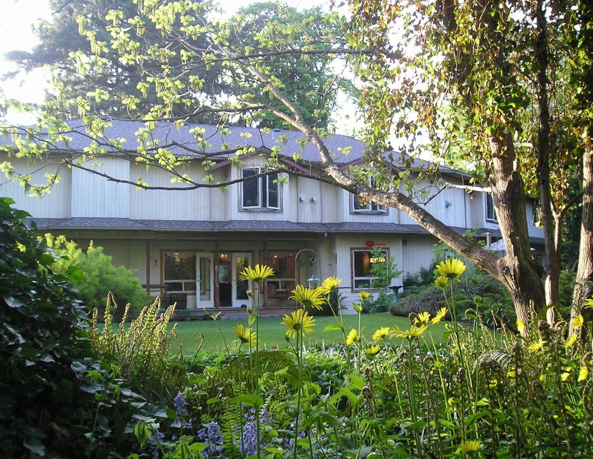 Cedar Wood Lodge Bed & Breakfast Inn Port Alberni Exteriör bild