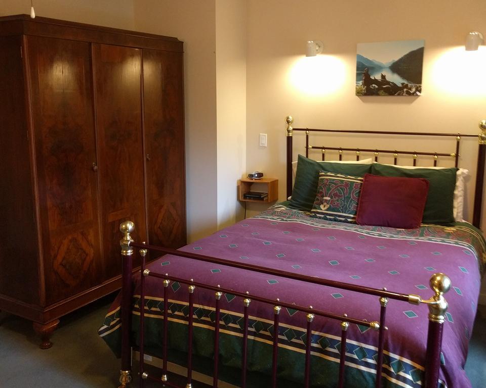 Cedar Wood Lodge Bed & Breakfast Inn Port Alberni Exteriör bild