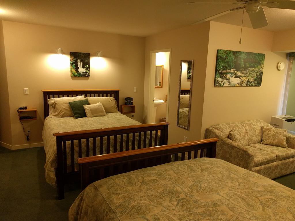Cedar Wood Lodge Bed & Breakfast Inn Port Alberni Exteriör bild