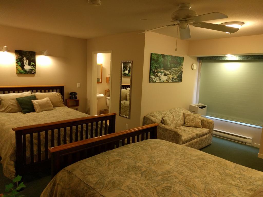 Cedar Wood Lodge Bed & Breakfast Inn Port Alberni Exteriör bild