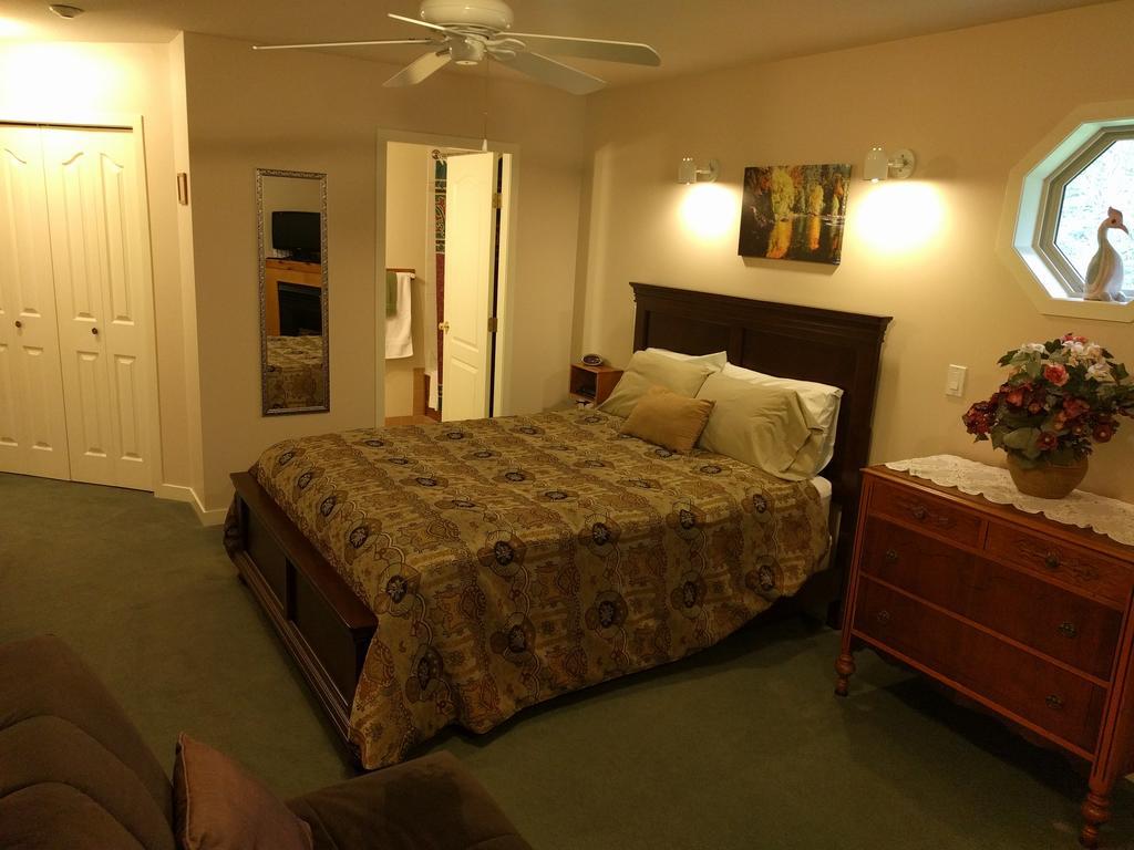 Cedar Wood Lodge Bed & Breakfast Inn Port Alberni Exteriör bild