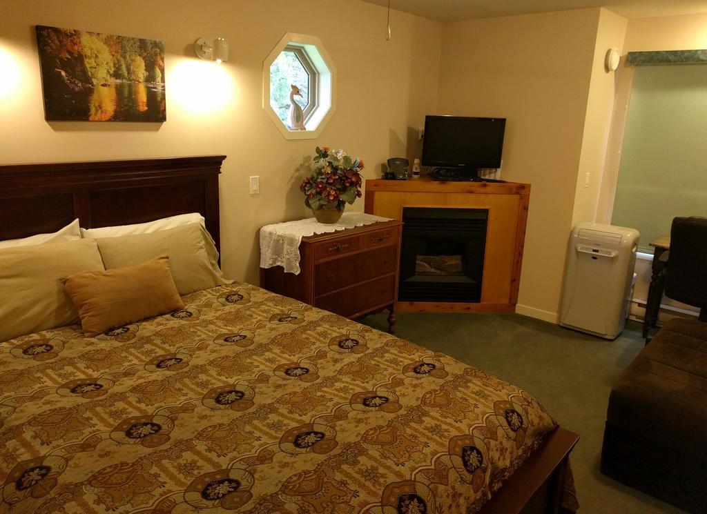 Cedar Wood Lodge Bed & Breakfast Inn Port Alberni Exteriör bild