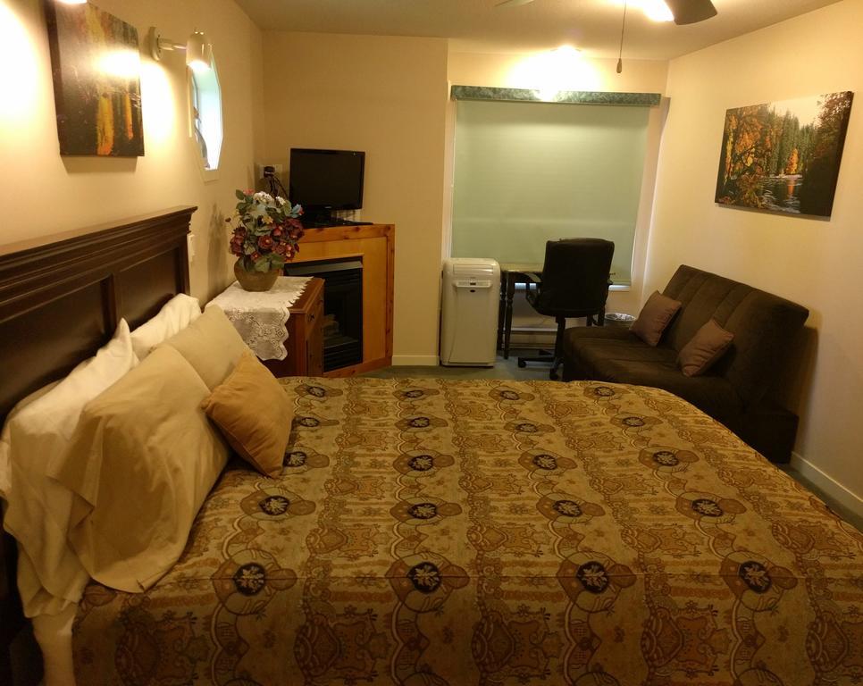 Cedar Wood Lodge Bed & Breakfast Inn Port Alberni Exteriör bild