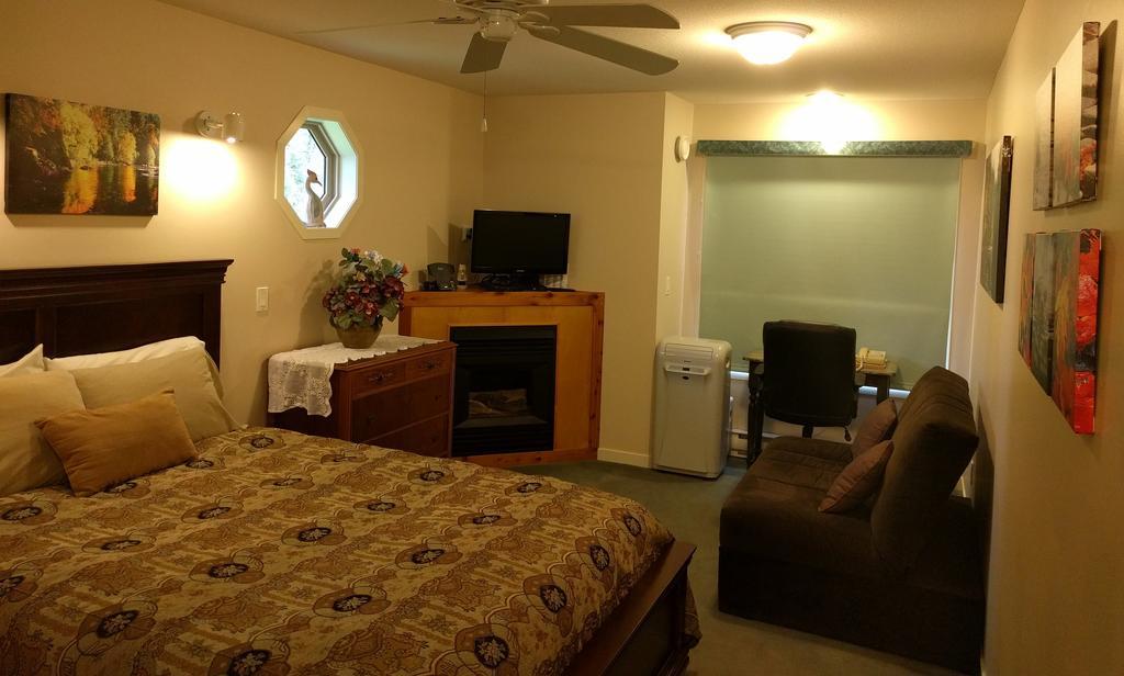 Cedar Wood Lodge Bed & Breakfast Inn Port Alberni Exteriör bild