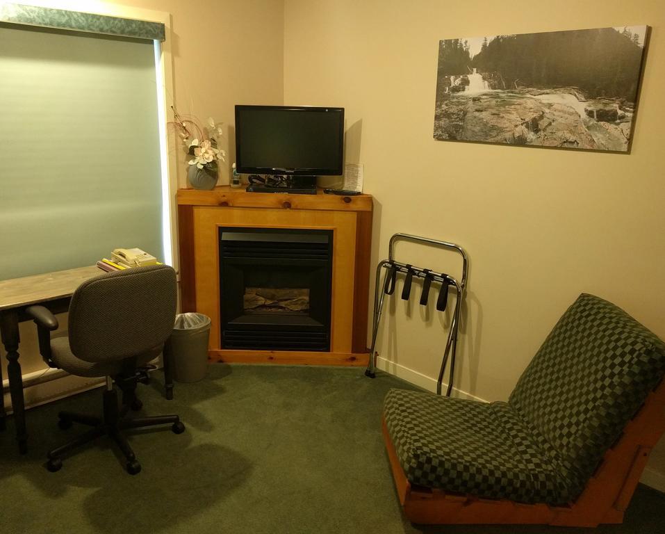 Cedar Wood Lodge Bed & Breakfast Inn Port Alberni Exteriör bild