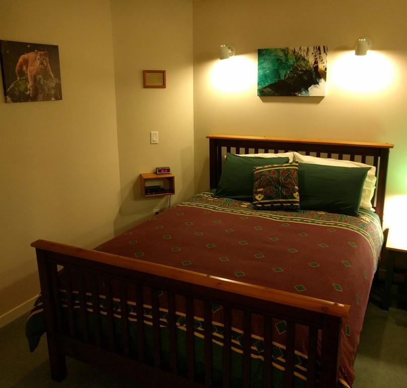Cedar Wood Lodge Bed & Breakfast Inn Port Alberni Exteriör bild