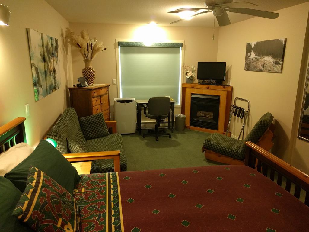 Cedar Wood Lodge Bed & Breakfast Inn Port Alberni Exteriör bild