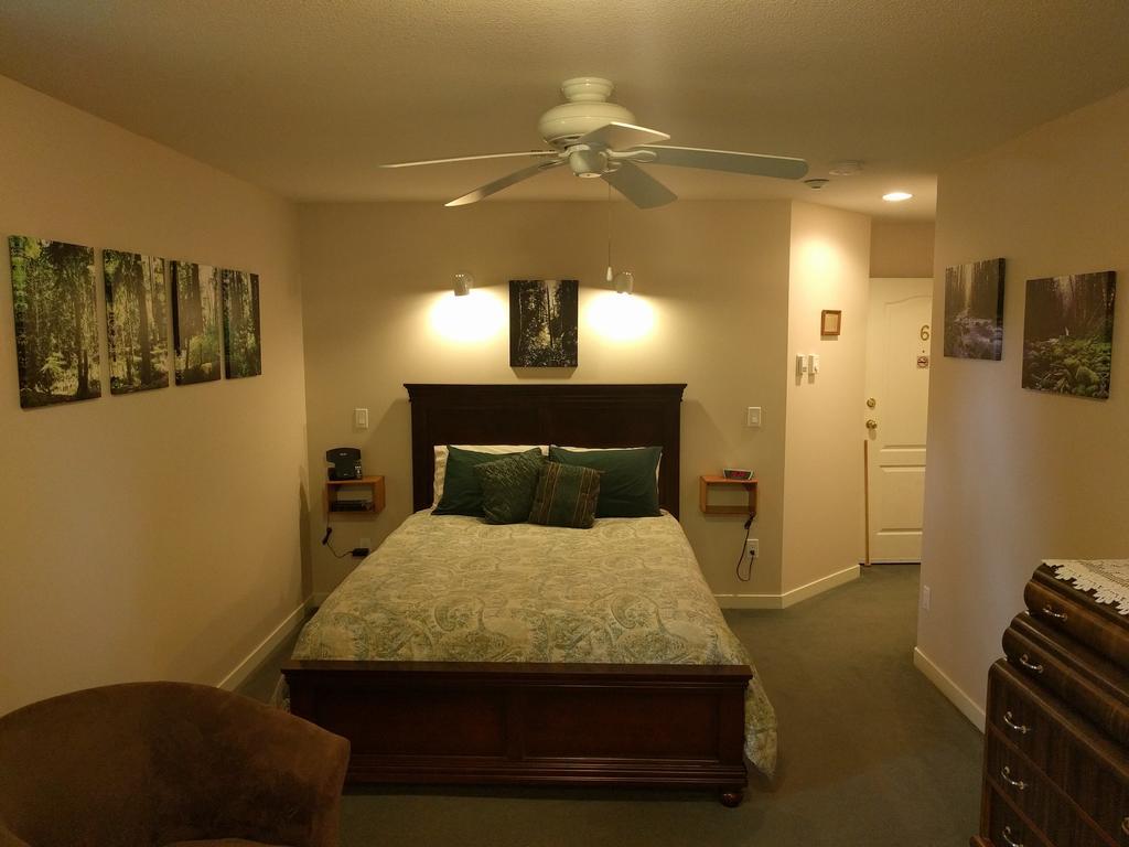 Cedar Wood Lodge Bed & Breakfast Inn Port Alberni Exteriör bild