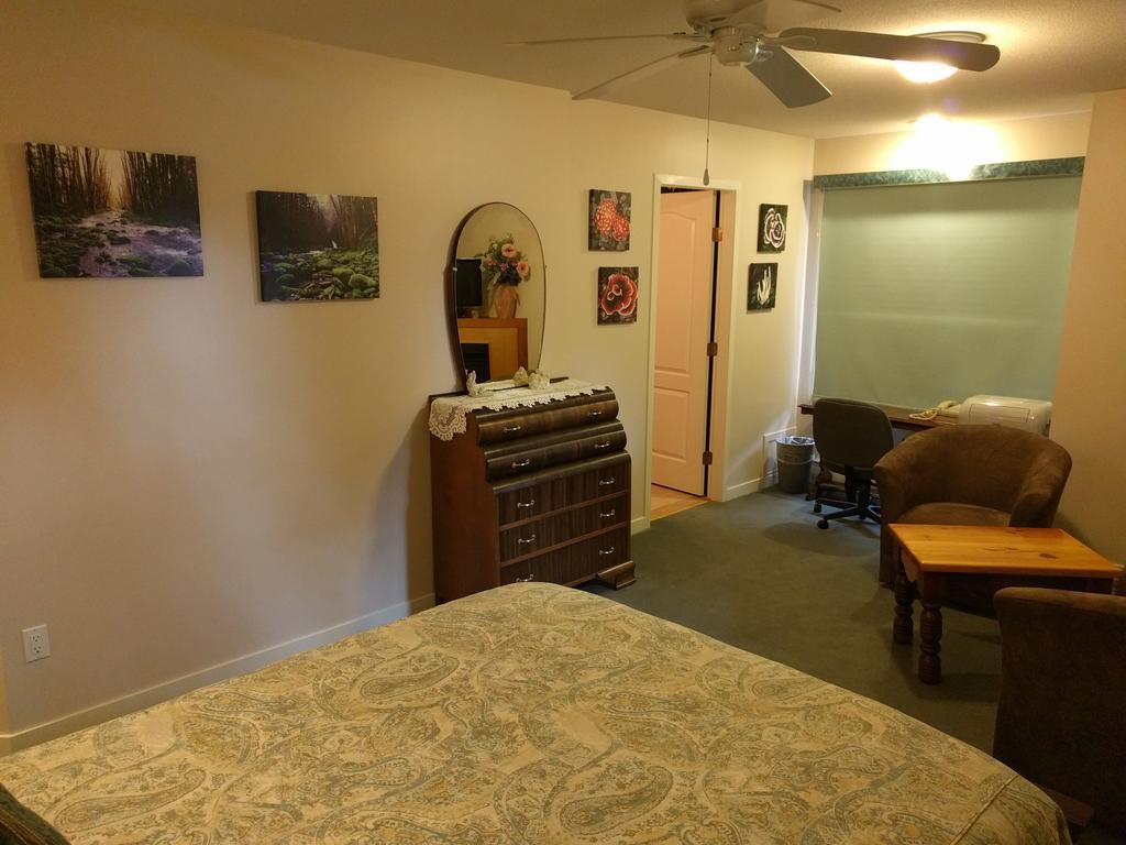 Cedar Wood Lodge Bed & Breakfast Inn Port Alberni Exteriör bild