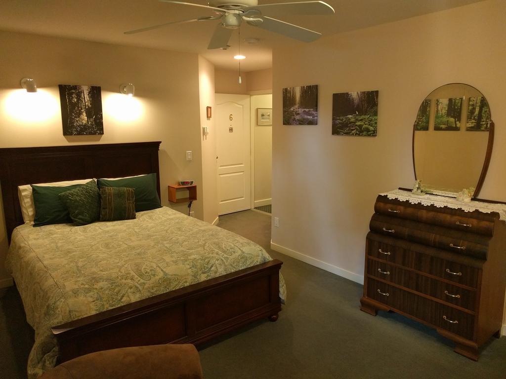 Cedar Wood Lodge Bed & Breakfast Inn Port Alberni Exteriör bild