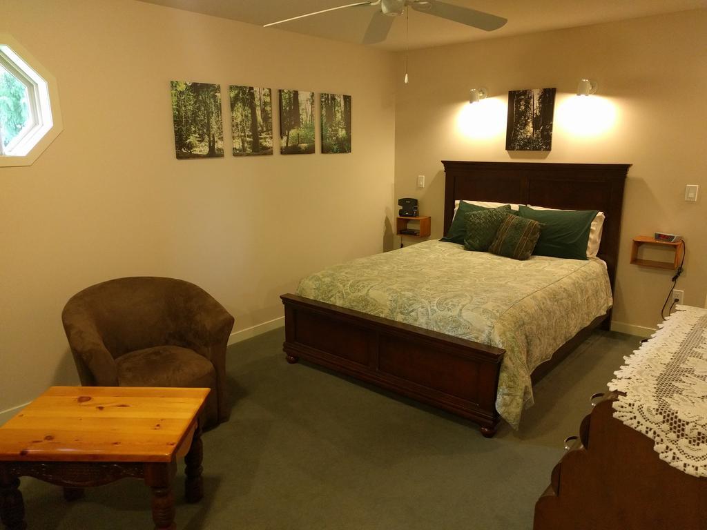 Cedar Wood Lodge Bed & Breakfast Inn Port Alberni Exteriör bild