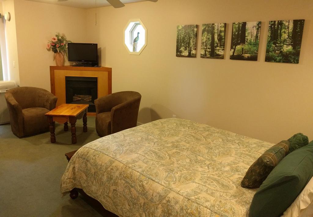 Cedar Wood Lodge Bed & Breakfast Inn Port Alberni Exteriör bild