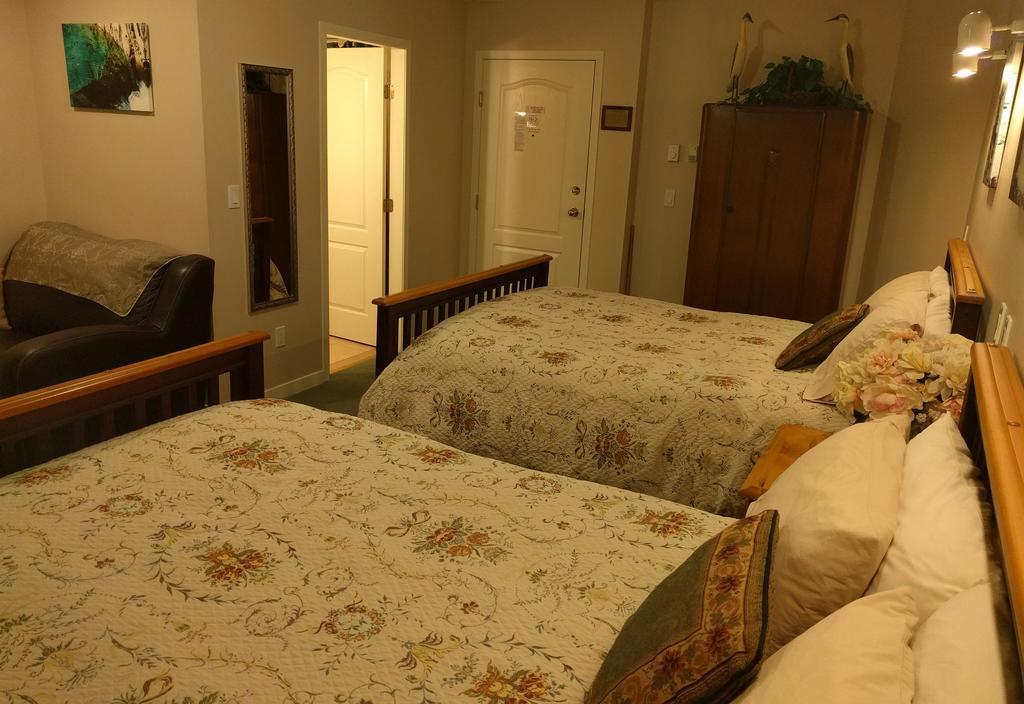Cedar Wood Lodge Bed & Breakfast Inn Port Alberni Exteriör bild