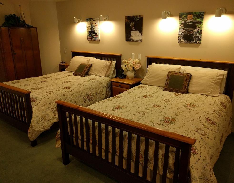 Cedar Wood Lodge Bed & Breakfast Inn Port Alberni Exteriör bild