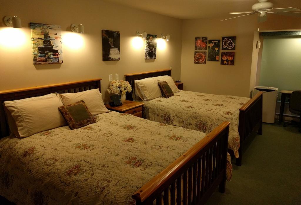 Cedar Wood Lodge Bed & Breakfast Inn Port Alberni Exteriör bild