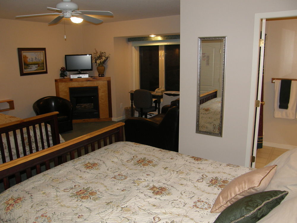 Cedar Wood Lodge Bed & Breakfast Inn Port Alberni Exteriör bild