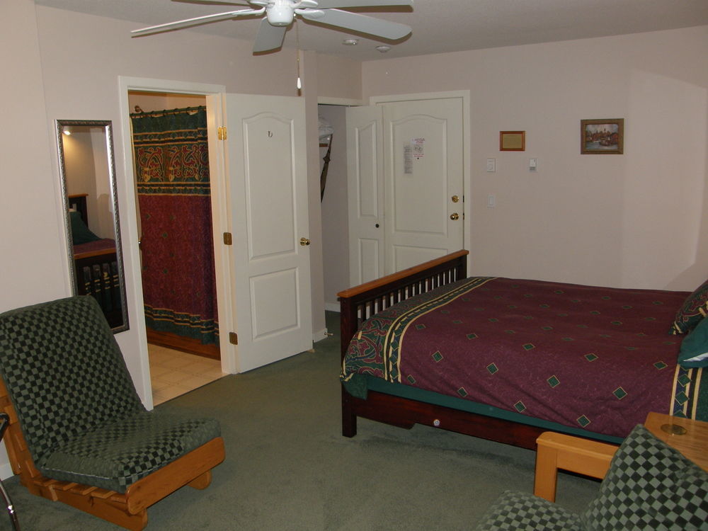 Cedar Wood Lodge Bed & Breakfast Inn Port Alberni Exteriör bild